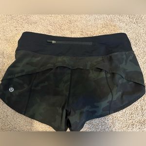 Camo lulu shorts 2.5”